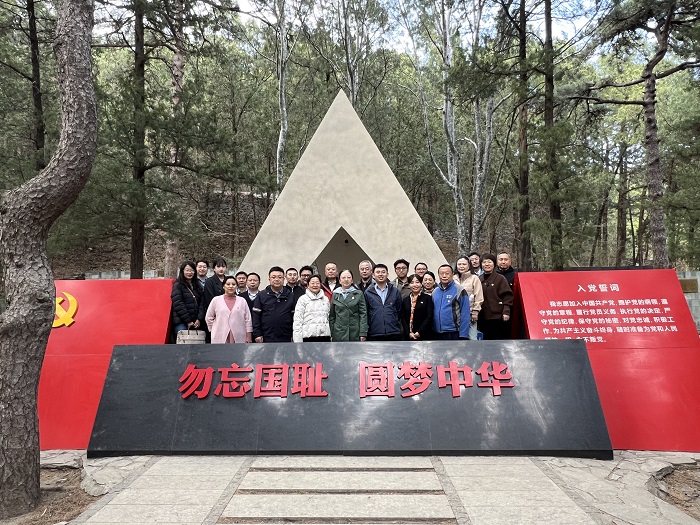 财务局与财政部北京监管局党日活动.jpg